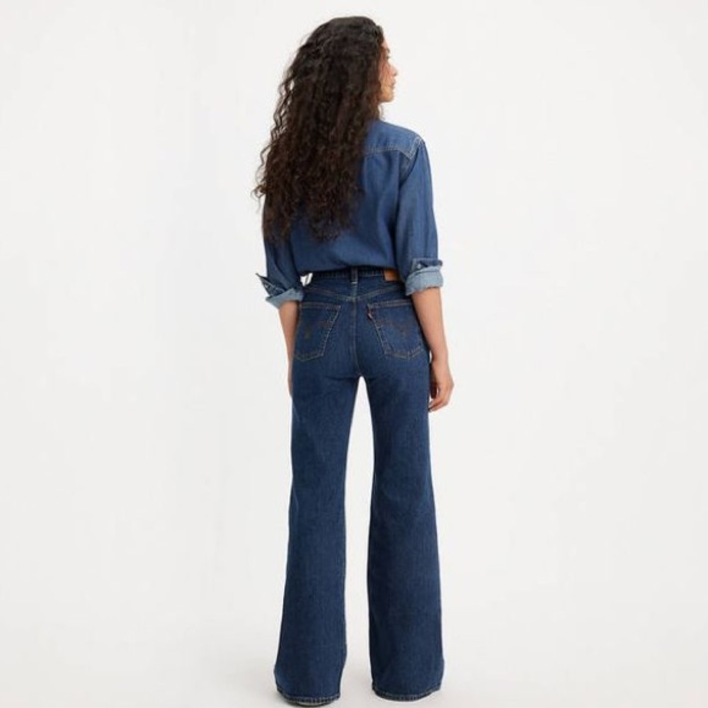 Levi’s Ribcage Bell Jeans — dark wash